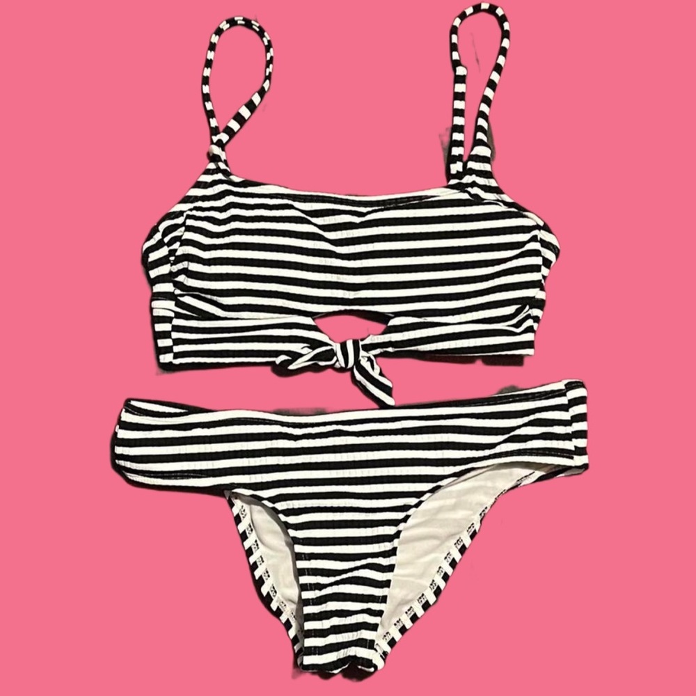 BRAND NEW w/tags adorable black and white striped bikini. Rutched bottom! Size M
